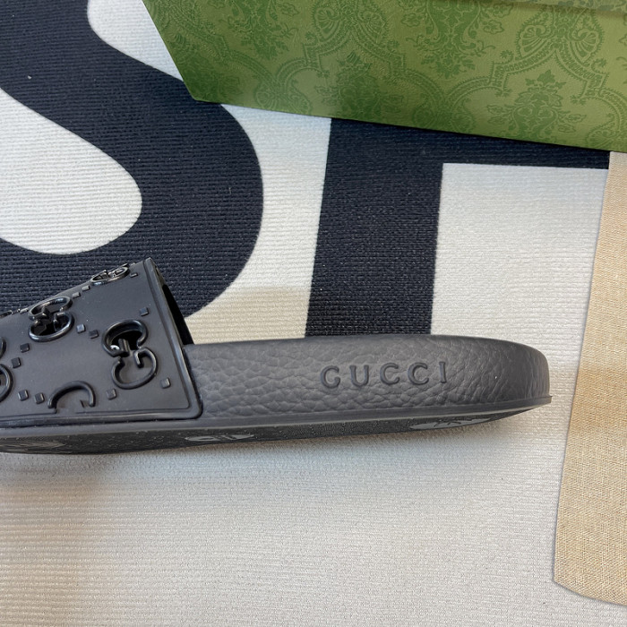 G*u*i* sandal100