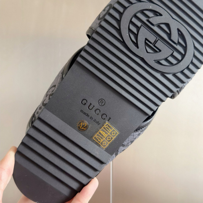 G*u*i* sandal121