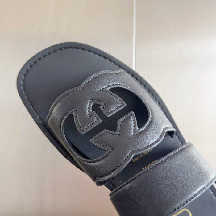 G*u*i* sandal111