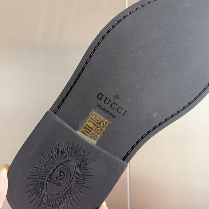 G*u*i* sandal120