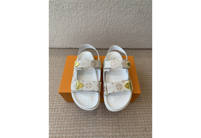 L&V sandal 209