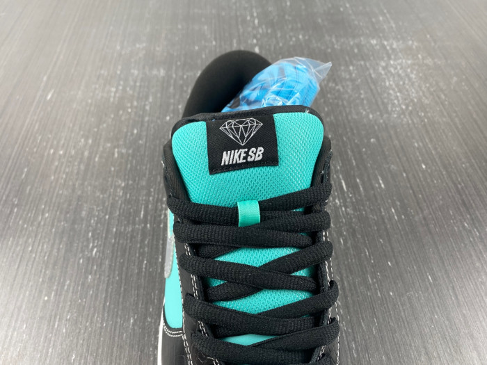 nike dunk sb low D1am0nd s*pply co. "t*f*ny" 304292-402