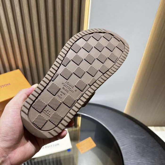 L&V sandal 223