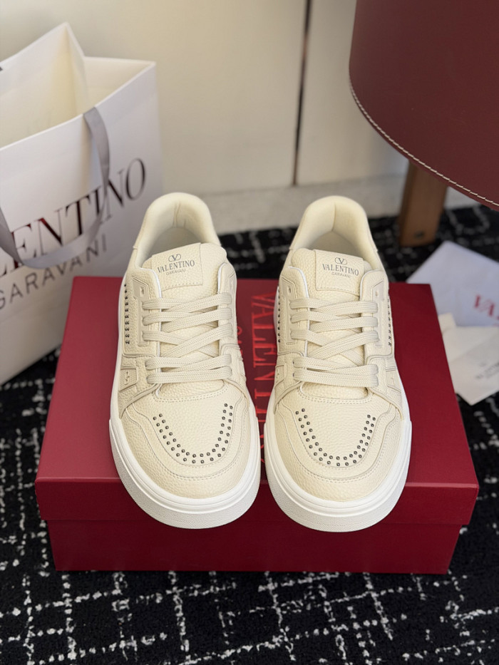 Va1e*ntin0 SNEAKERS VT050