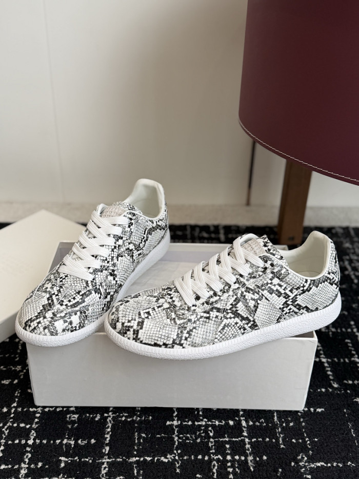 Ma1s0n Marg*e1a CALFSKIN S57WS0423