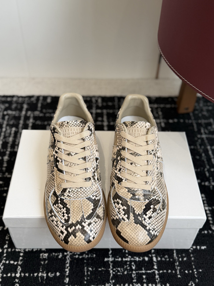 Ma1s0n Marg*e1a CALFSKIN S57WS0424