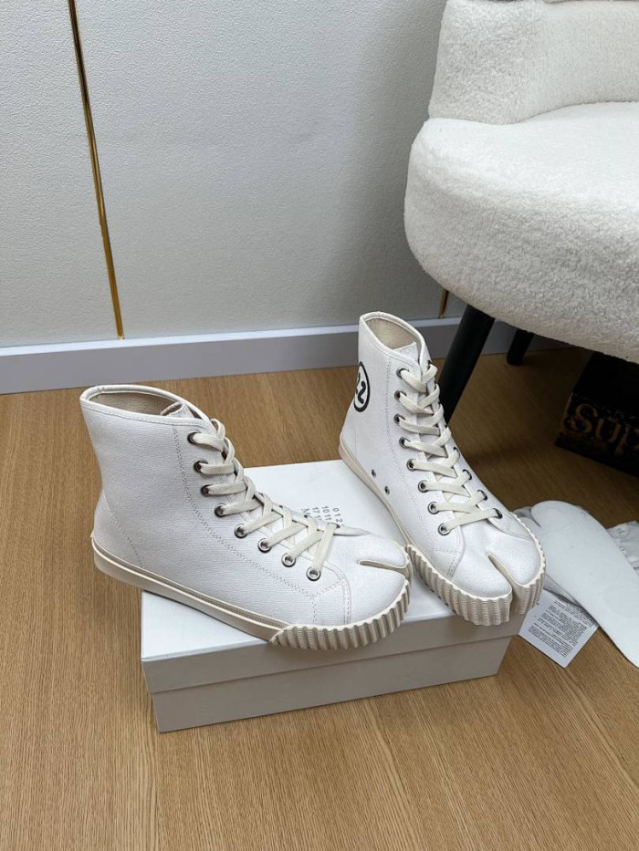 Ma1s0n Marg*e1a CALFSKIN S57WS0368