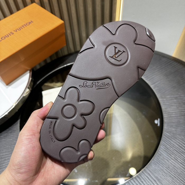 L&V sandal 215